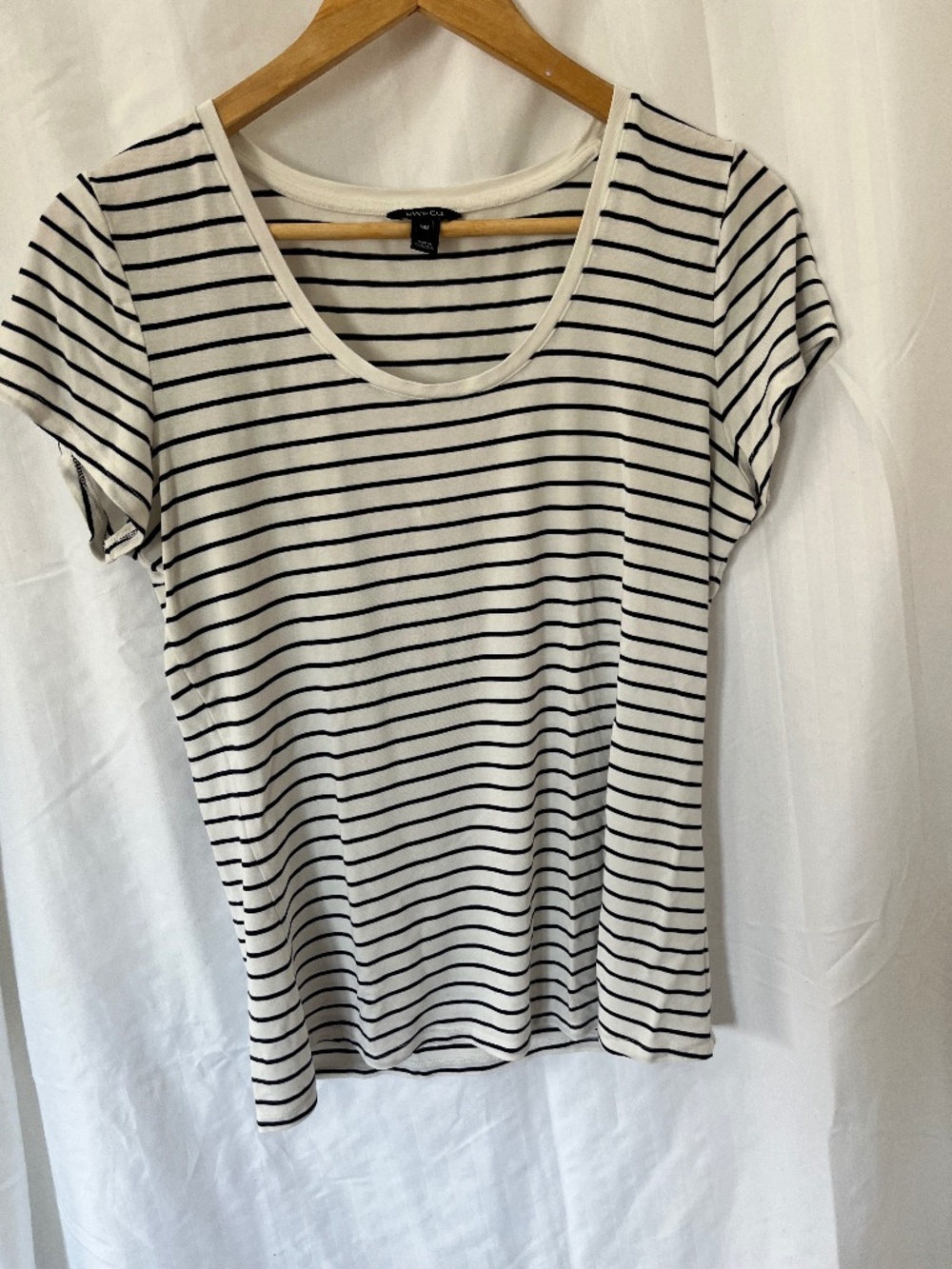 RW & Co. White and Navy striped t-shirt